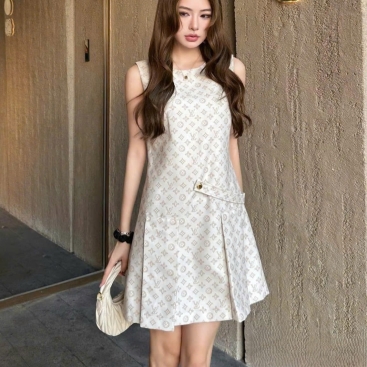 Áo đầm trắng xòe họa tiết mới LV