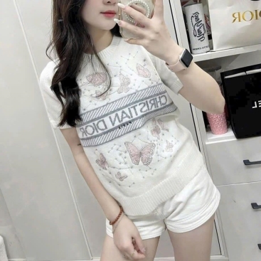 Áo len trắng Dior họa tiết bướm