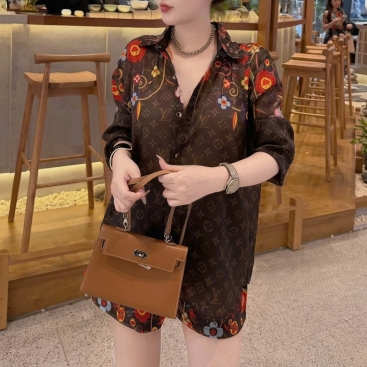 Set bộ ngắn nâu LV họa tiết hoa đỏ