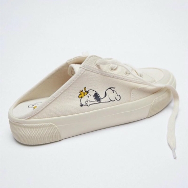Giày sục Zara nữ Snoopy màu trắng kem