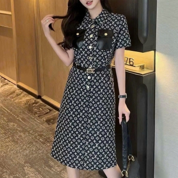 Áo đầm nữ LV cổ polo đen họa tiết trắng