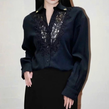 Áo sơ mi nữ cổ phối ren đen Valentino