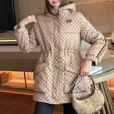 Áo phao dáng dài họa tiết hãng Gucci