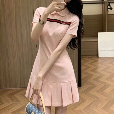 Áo đầm thun có cổ trắng và hồng phấn Gucci