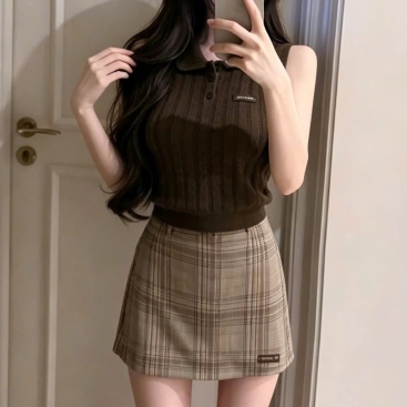 Set nâu áo sát nách váy ngắn Miu Miu