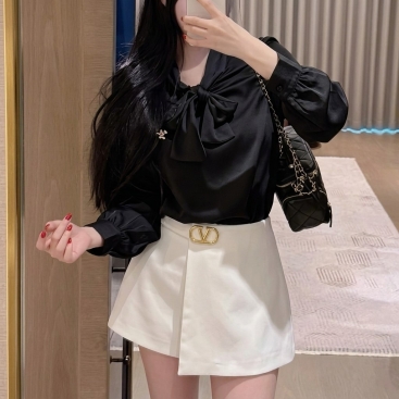 Áo đen cột nơ vải lụa Valentino