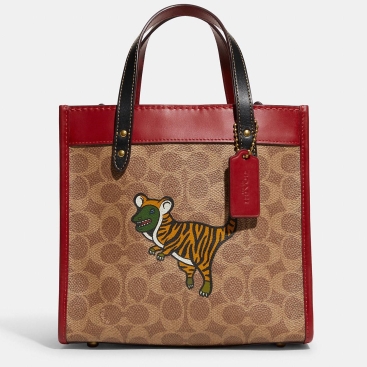 Túi Coach Lunar New Year Field Tote 22 In Signature Canvas With Tiger Rexy