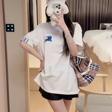 Áo thun trắng và đen nữ Burberry
