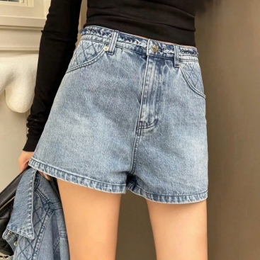 Quần short jean vải mền xanh Chanel