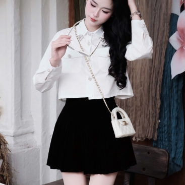 Sơ mi nữ màu trắng cổ phối đá Miu Miu