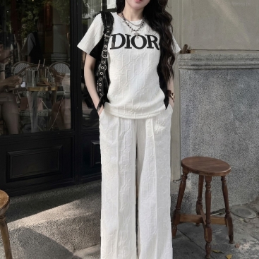 Set bộ trắng họa tiết chữ hãng Dior đen 