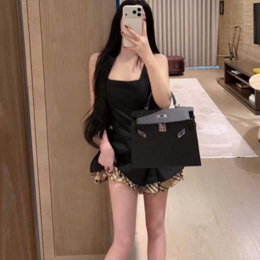 Đầm nữ Burberry cổ vuông sát nách phối nâu dáng xòe