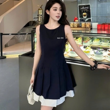 Áo đầm sát nách đen phối viền trắng Miu Miu